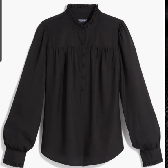Vineyard Vines Tops - Vineyard Vines black Ruffle blouse size Small